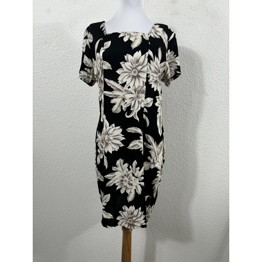 Vintage Young Hawaii Dress Womens Medium Black Floral Rayon‎ Aloha Square Neck